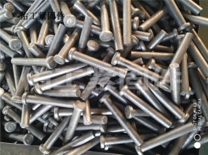 含紧一点h楼梯边做边走视频