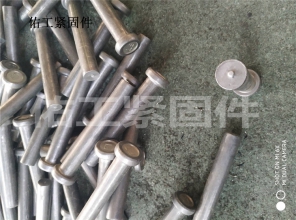 含紧一点h楼梯边做边走视频