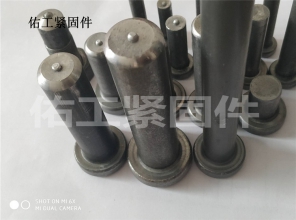 含紧一点h楼梯边做边走视频